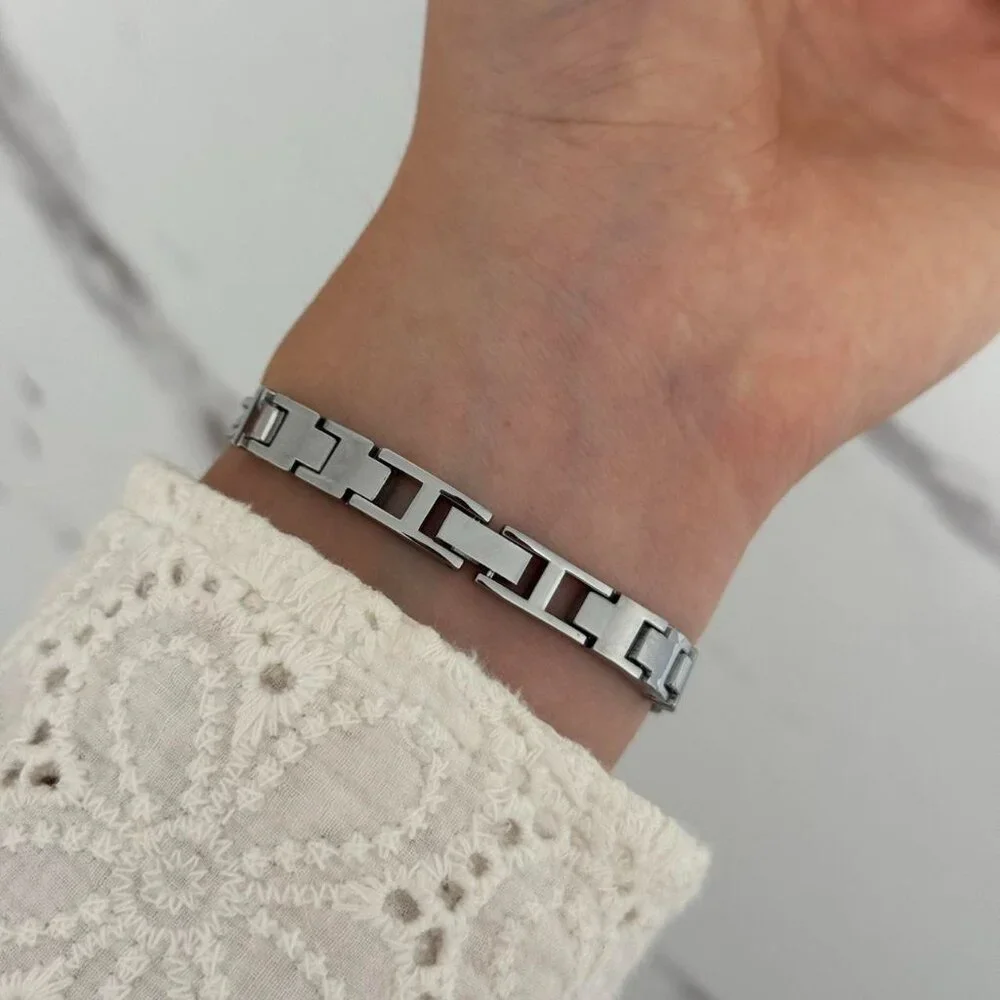 Sku 0460 cute silver‎ mini square watch + in a gift box stainless steel